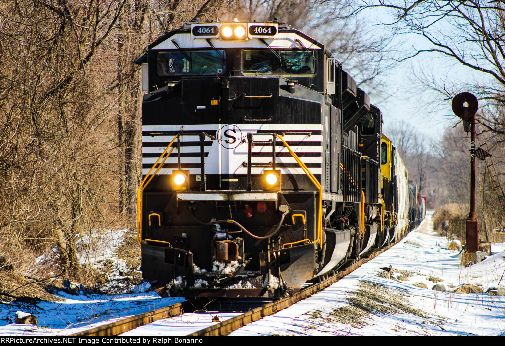 Eastbound SU 100 passing one of the long dormant block signals of the L&HR Railroad 